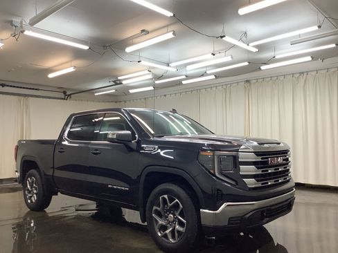 New 2026 GMC Sierra 1500 SLE image 4