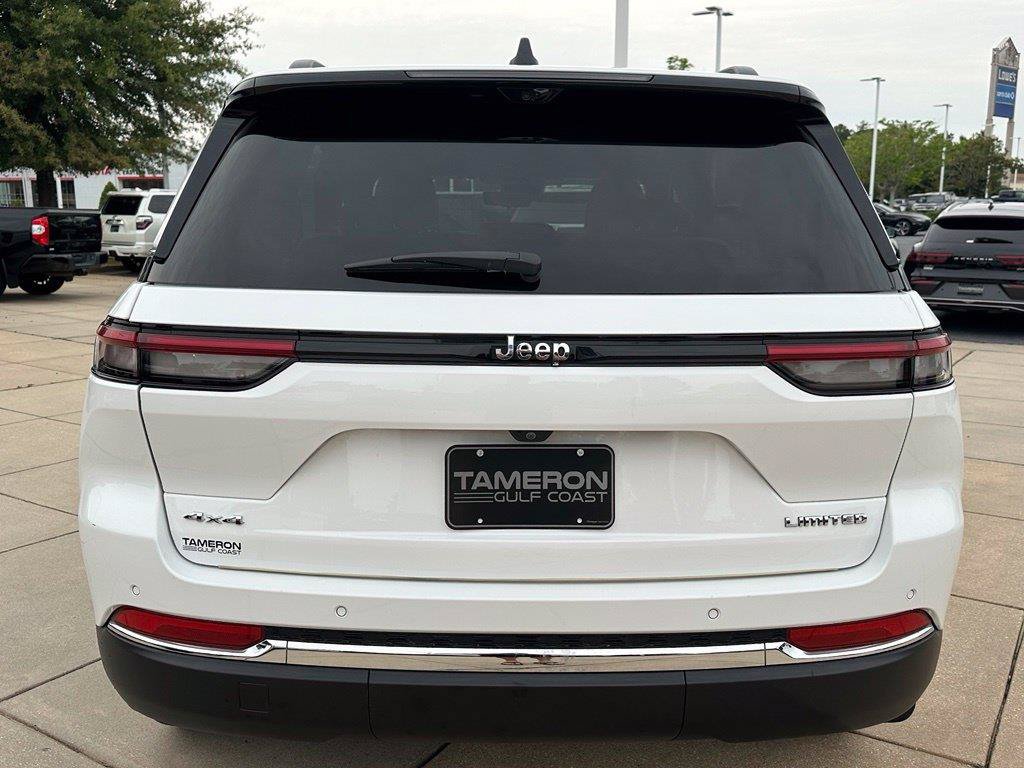 Used 2023 Jeep Grand Cherokee Limited w/ Luxury Tech Group II AWD/4WD image 3