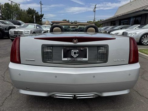 Used 2009 Cadillac XLR RWD image 9