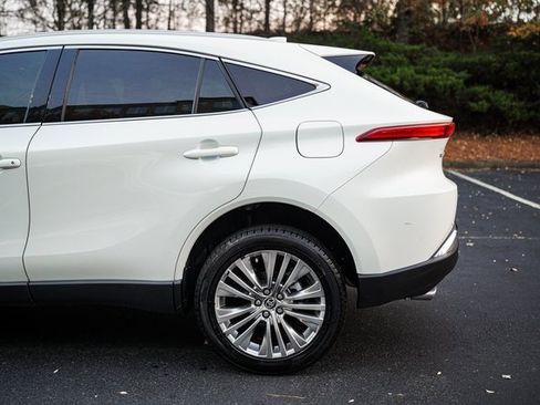 Used 2022 Toyota Venza XLE image 6