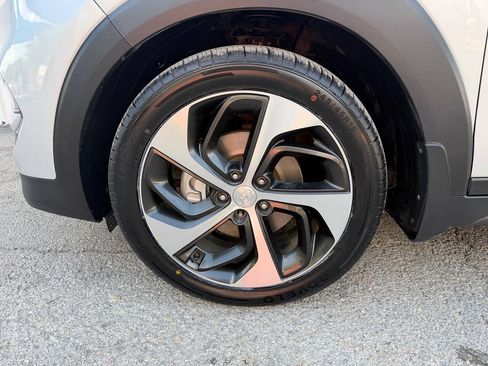 Used 2016 Hyundai Tucson Limited w/ Option Group 03 FWD image 11