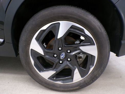 Used 2024 Subaru Crosstrek 2.5i Limited w/ Crosstrek Mirror Package image 9