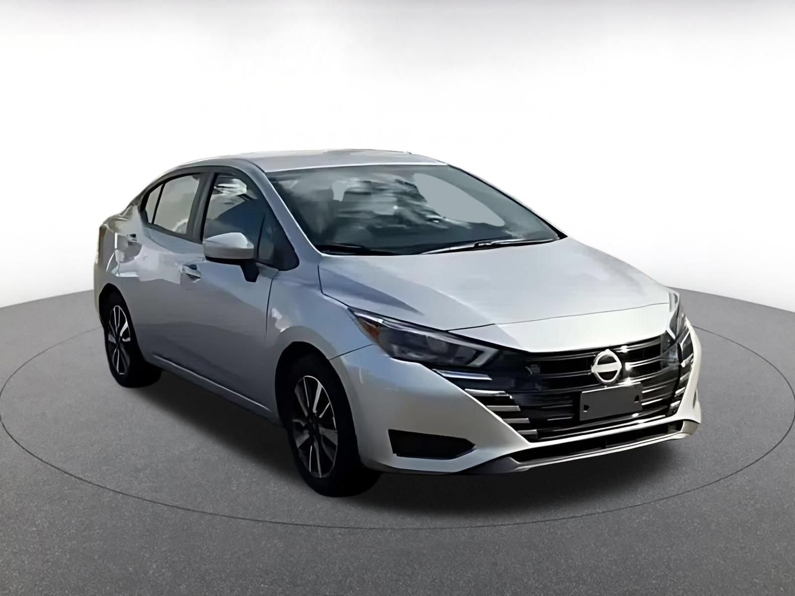 Used 2025 Nissan Versa SV FWD image 2