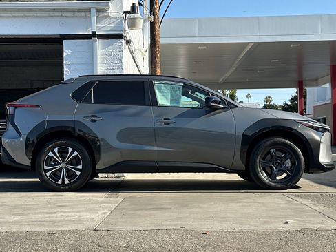 Used 2025 Toyota bZ4X FWD image 3