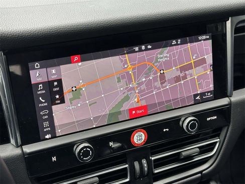 Used 2025 Porsche Macan image 24