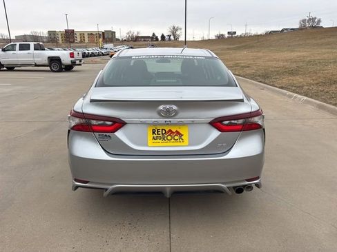 Used 2022 Toyota Camry SE FWD image 4