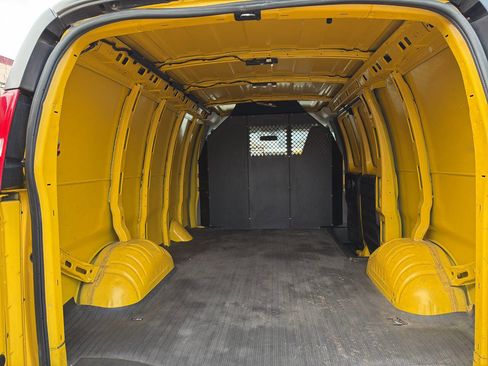 Used 2021 GMC Savana 2500 w/ Driver Convenience Package image 23