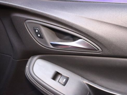 Used 2024 Buick Encore GX Sport Touring image 9