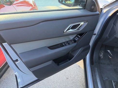 Used 2024 Land Rover Range Rover Velar S image 11