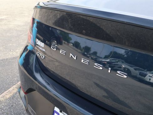 Used 2025 Genesis G70 2.5T RWD image 9