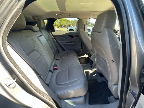Used 2018 Jaguar F-PACE R-Sport image 30