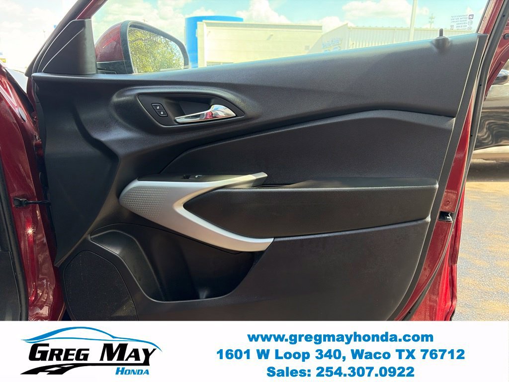 Used 2025 Chevrolet Trax LS w/ LS Convenience Package FWD image 12