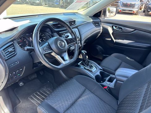 Used 2020 Nissan Rogue SV FWD image 19