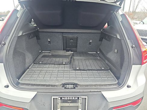 Used 2020 Volvo XC40 T4 R-Design w/ Protection Package image 34
