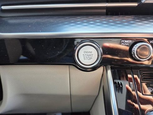 Used 2024 Kia Carnival SX Prestige image 25