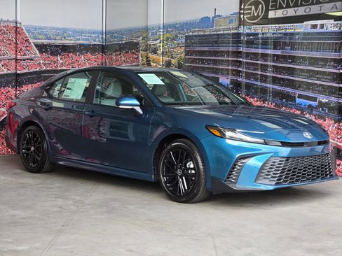 Certified 2026 Toyota Camry SE FWD image 1