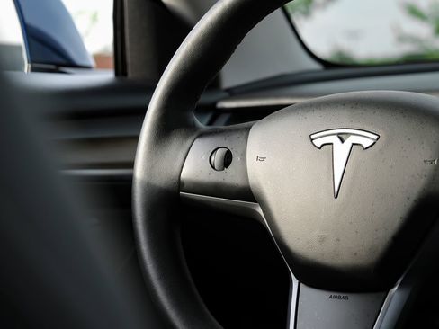 Used 2022 Tesla Model 3 Long Range AWD/4WD image 18