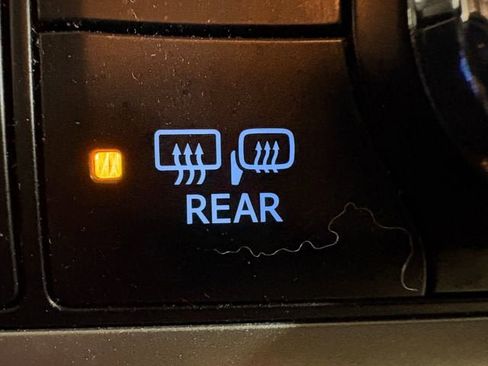 Used 2017 Toyota Highlander XLE image 11