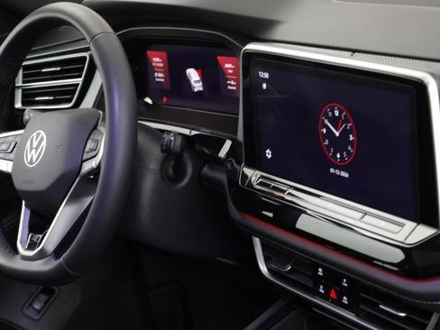 Used 2025 Volkswagen Atlas Cross Sport SEL R-Line image 20