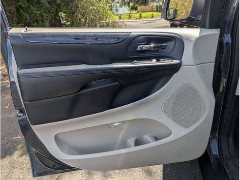Used 2013 Dodge Grand Caravan American Value Package w/ UConnect Hands-Free Group FWD image 43