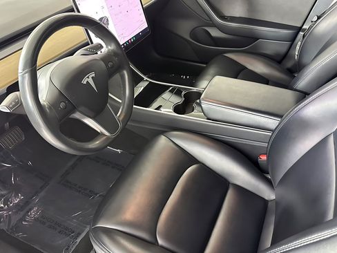 Used 2018 Tesla Model 3 Long Range RWD image 4