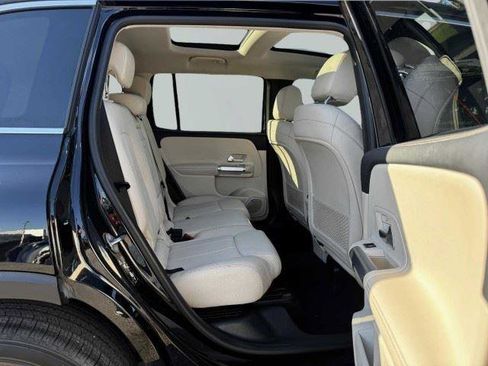 Used 2021 Mercedes-Benz GLB 250 image 41