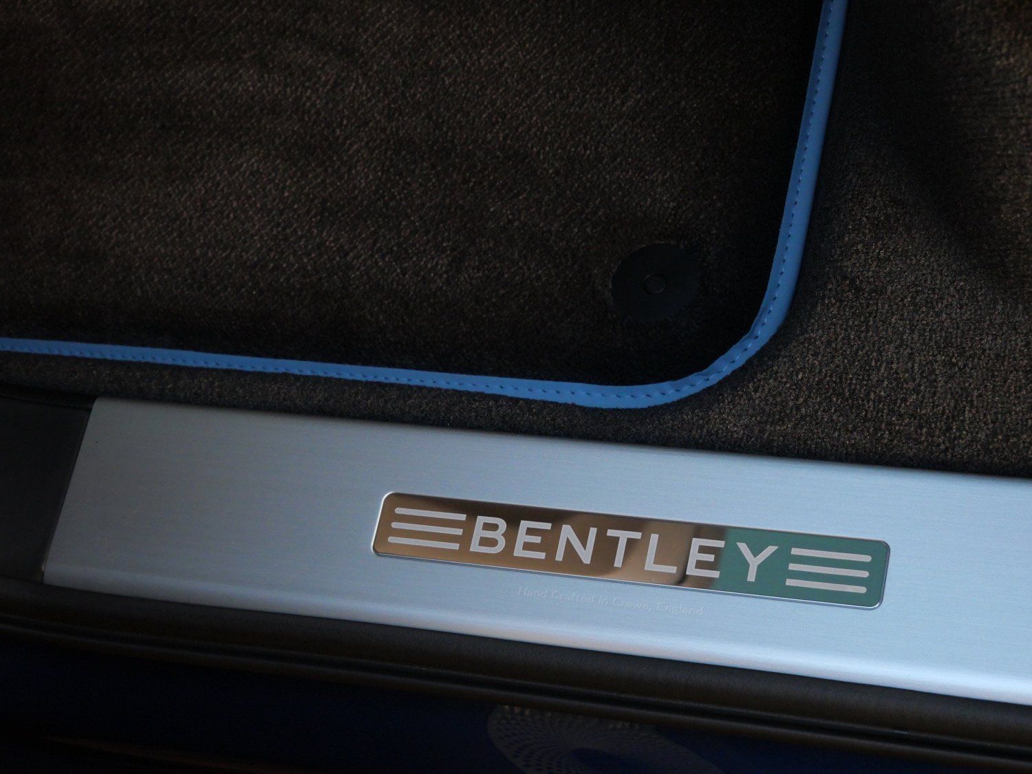 Used 2025 Bentley Bentayga Extended Wheelbase AWD/4WD image 18