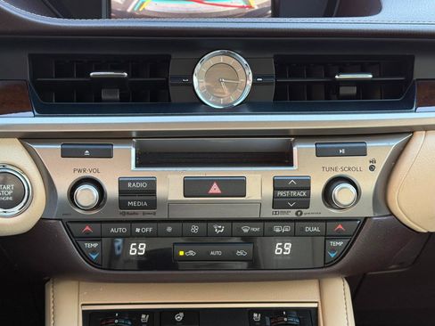 Used 2018 Lexus ES 350 w/ Navigation System Package image 13