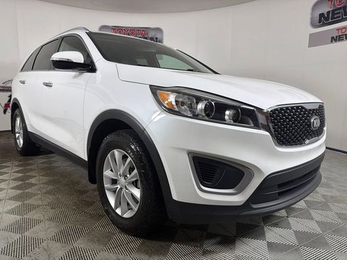 Used 2018 Kia Sorento FWD image 1