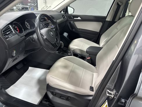 Used 2019 Volkswagen Tiguan SE w/ Panoramic Sunroof Package AWD/4WD image 13