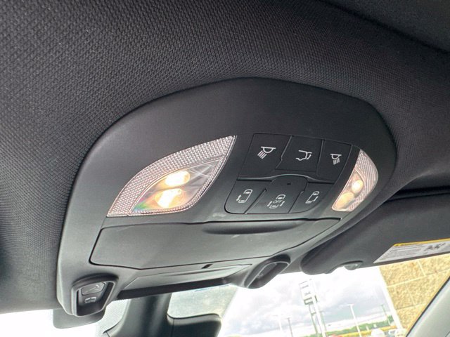 Used 2022 Chrysler Pacifica Limited w/ Uconnect Theater Family Group FWD image 27