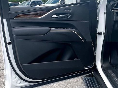 Used 2024 Cadillac Escalade Premium Luxury w/ Performance Package AWD/4WD image 20