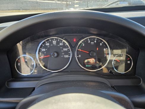 Used 2011 Jeep Liberty Sport image 27