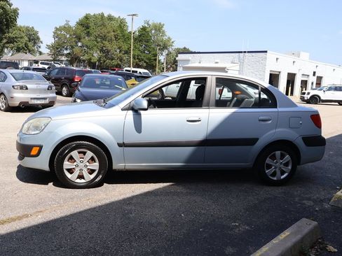 Used 2009 Kia Rio LX FWD image 4