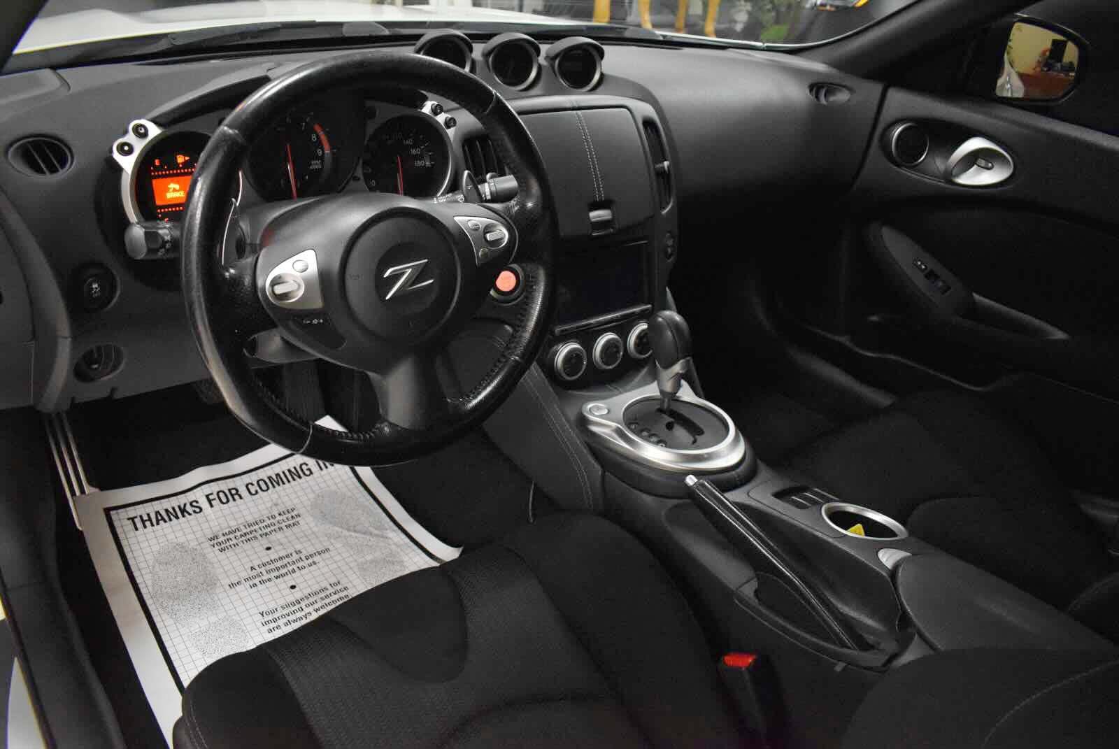 Used 2014 Nissan 370Z Coupe RWD image 11