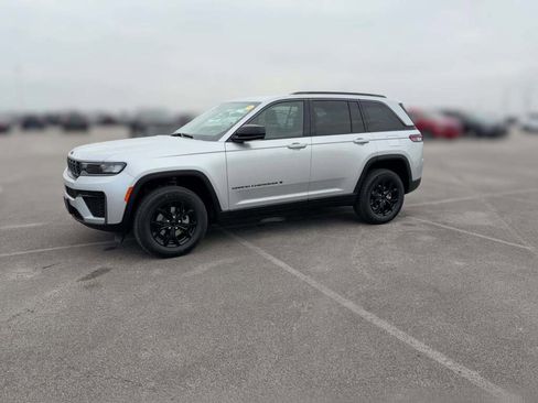 New 2026 Jeep Grand Cherokee Altitude image 5