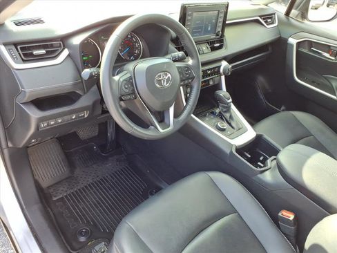 Used 2022 Toyota RAV4 XLE Premium AWD/4WD image 6