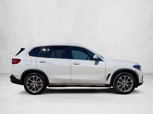 Used 2023 BMW X5 xDrive40i w/ Parking Assistance Package AWD/4WD image 4