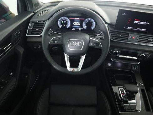 Used 2025 Audi Q5 e Premium Plus w/ Premium Plus Package image 11