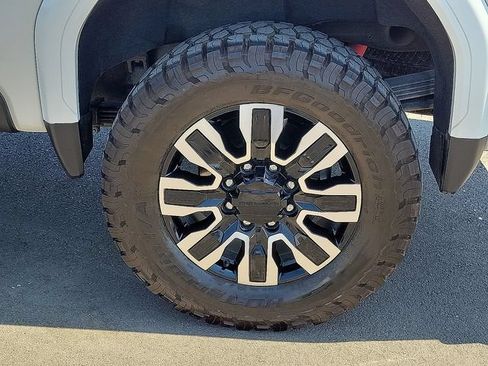 Used 2024 GMC Sierra 2500 Denali Ultimate AWD/4WD image 10