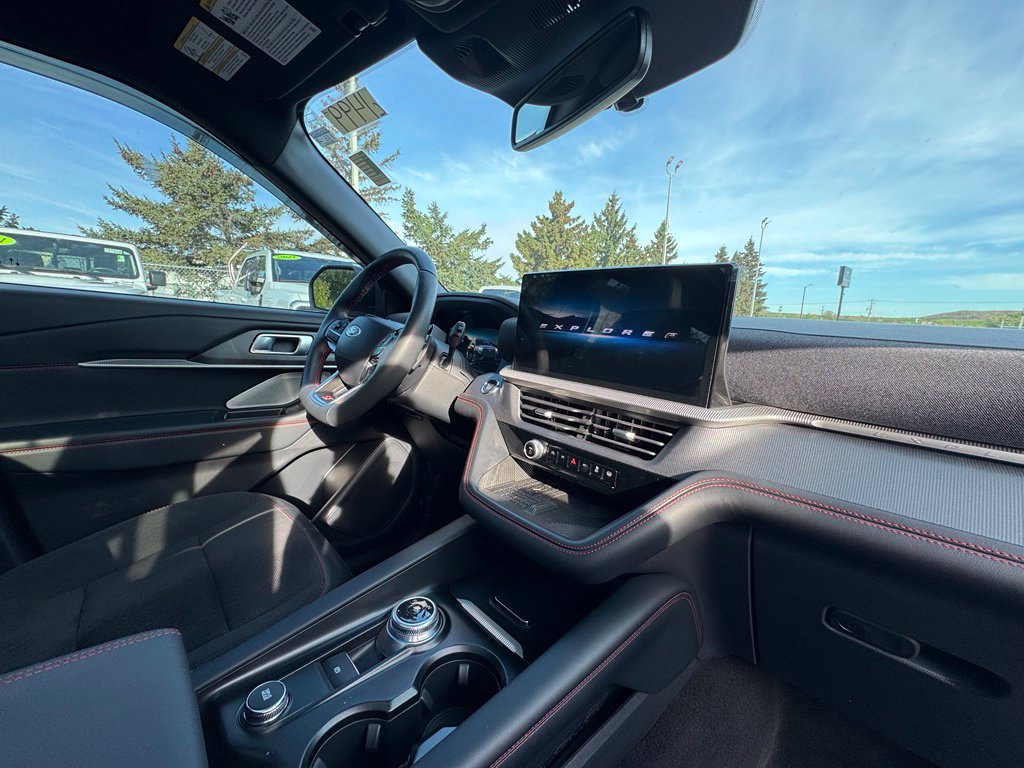 Used 2025 Ford Explorer ST AWD/4WD image 38