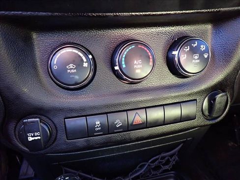 Used 2018 Jeep Wrangler Unlimited Sport w/ Connectivity Group AWD/4WD image 17
