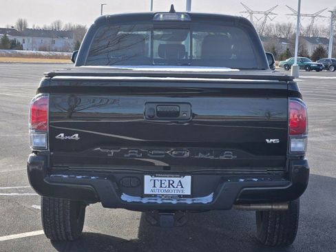 Used 2022 Toyota Tacoma Limited image 11
