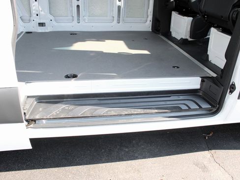 Used 2025 Mercedes-Benz Sprinter 2500 image 7