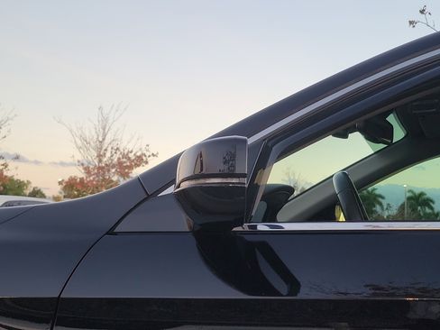 Used 2017 Honda Accord Touring image 9