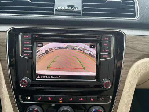 Used 2018 Volkswagen Passat 2.0T SE image 18