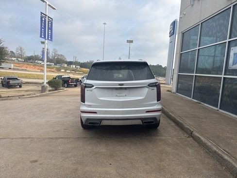 Used 2022 Cadillac XT6 Sport w/ Technology Package image 6