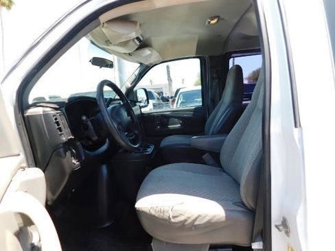 Used 2006 Chevrolet Express 3500 Extended Passenger w/ Power and Light Package image 9