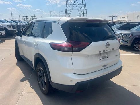 Used 2024 Nissan Rogue SV FWD image 4