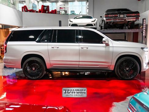 Used 2021 Cadillac Escalade ESV Premium Luxury image 7